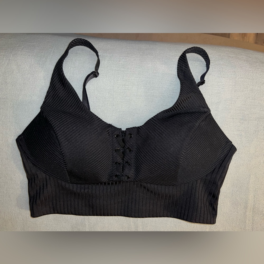 Victoria’s Secret sports bra 36DDD